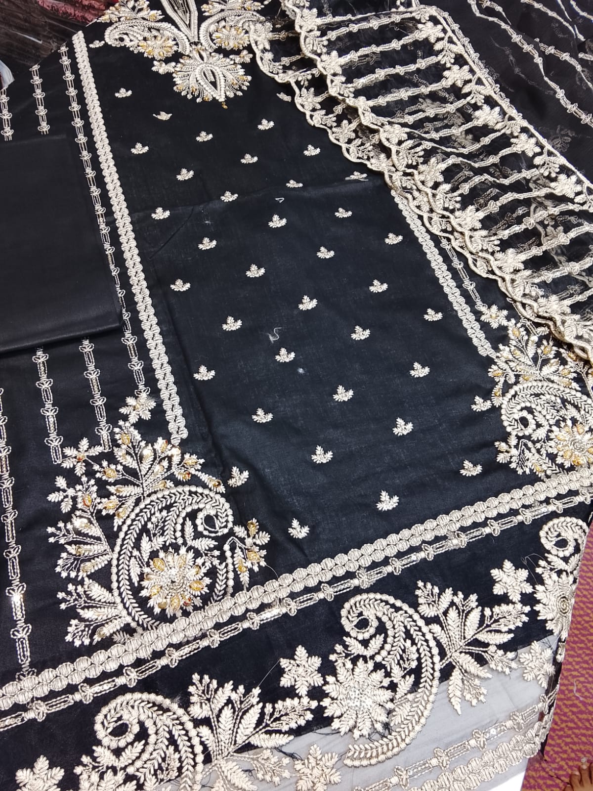 Laroz - Danish Cloth