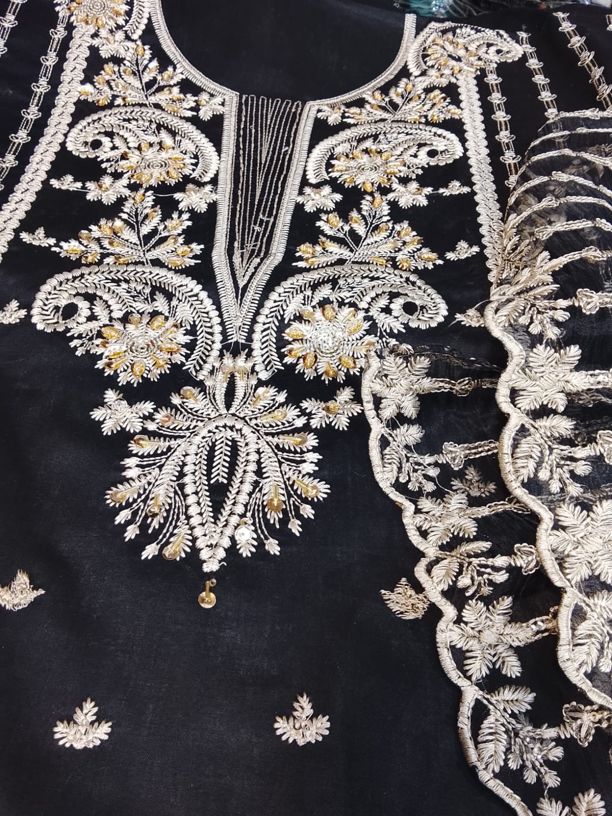 Laroz - Danish Cloth