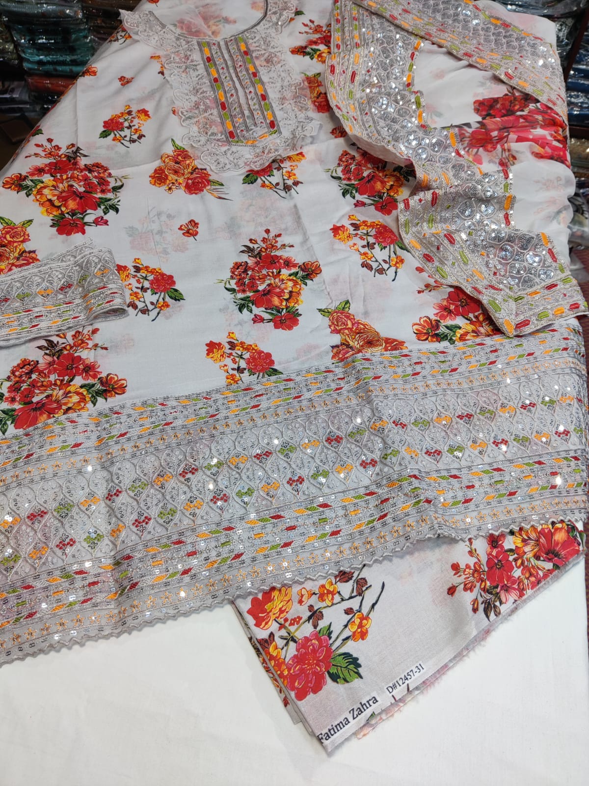 Danish Cloth Agha 4-sided border with intricate design, suitable for decorative fabric or textile accents.