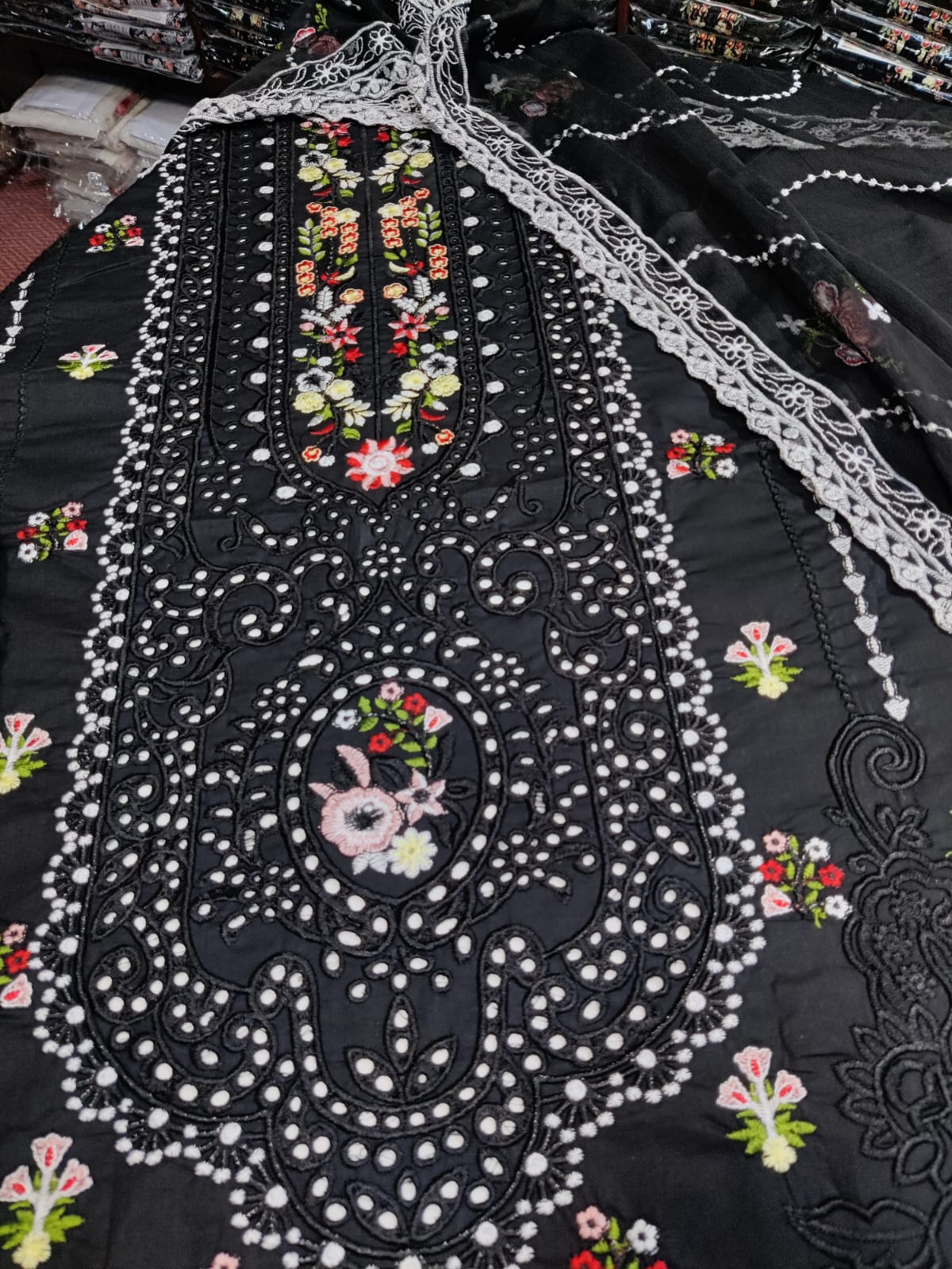 Black Danish Cloth Ilyas Bin in new condition, featuring a sleek, modern design and high-quality fabric.