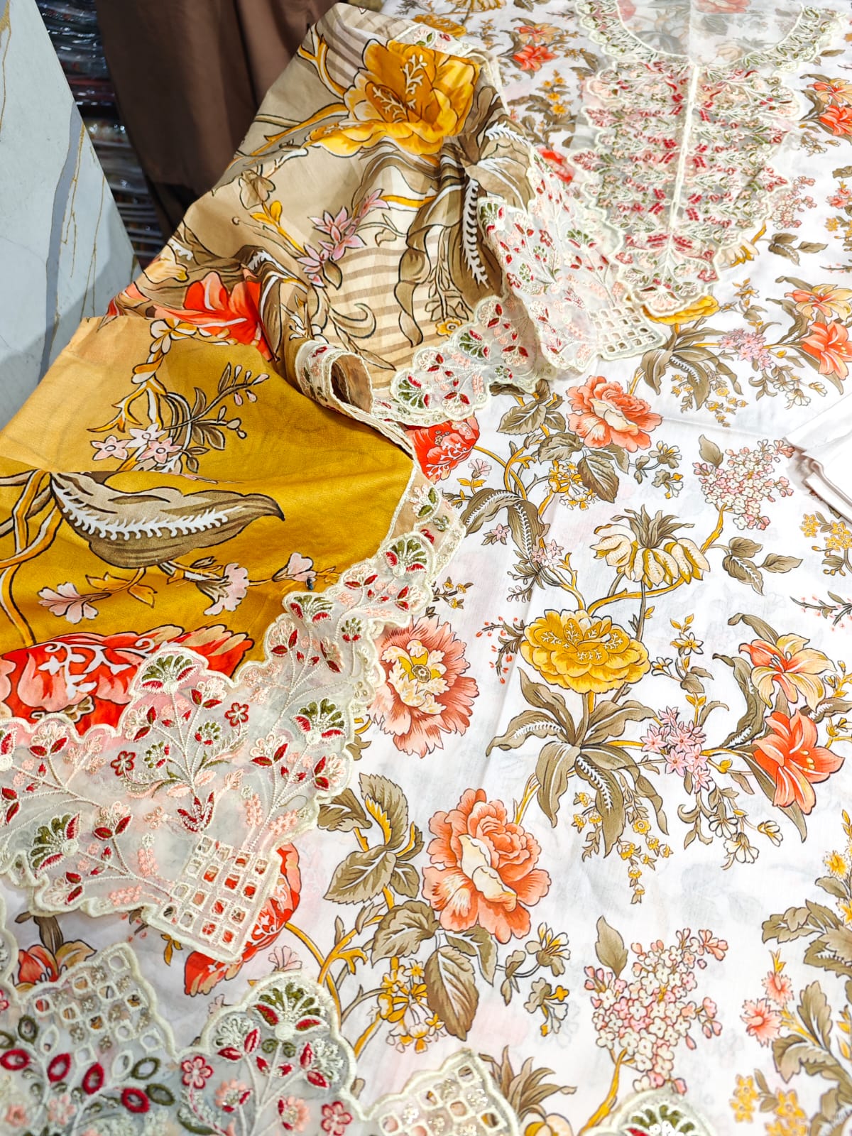 Agha lawn dupatta dhani